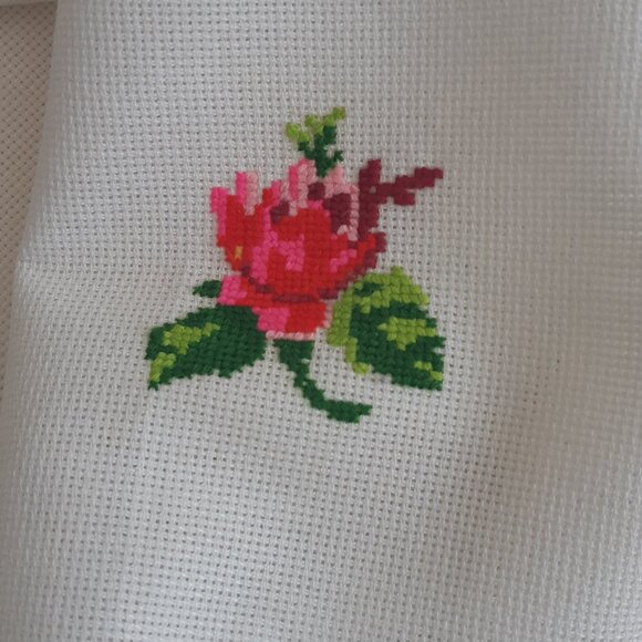 VTG Hand Embroidery Cross Stitch Roses Borders Tablecloth Table Topper 40"X31" - Picture 10 of 15